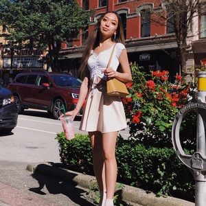 Meet your Posher, Thea